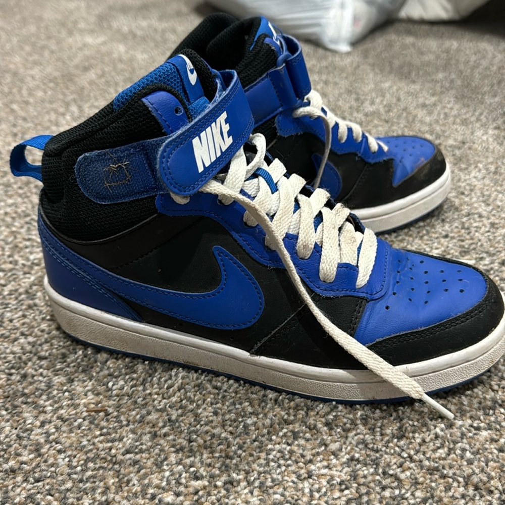 NIKE KIDS SIZE 4Y